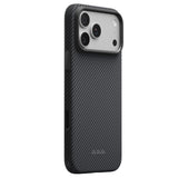 Apple iPhone 18 Pro Max Kılıf M-safe Şarj Özellikli Aramid Karbon Fiber Pitaka Military-Grade Classic Serisi New Logo Black-Grey Twill Kapak
