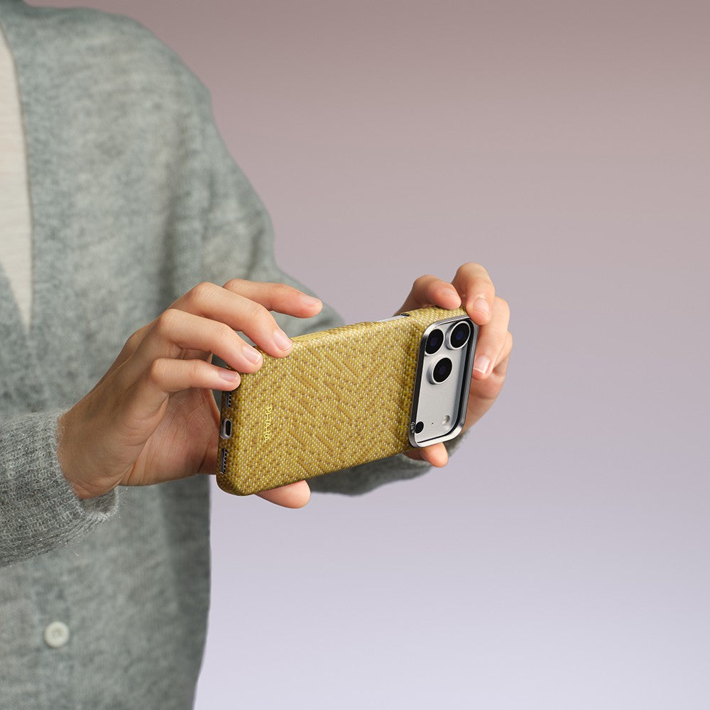 Apple iPhone 18 Pro Max Kılıf M-safe Şarj Özellikli Aramid Karbon Fiber Pitaka Wind Over Wheat Serisi Kapak